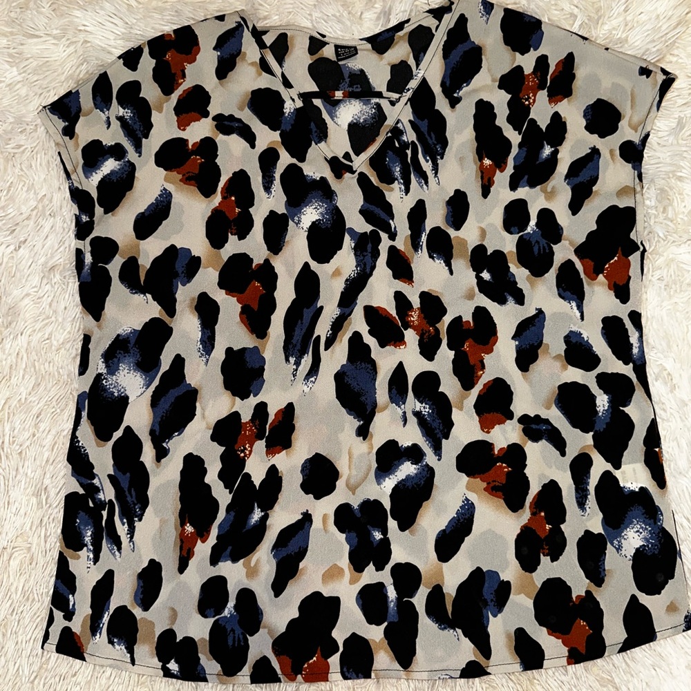 ⭐️5 for $25⭐️ leopard print blouse